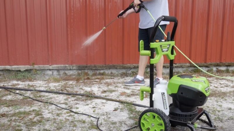 How to Maintain Your House Paint with a Pressure Washer