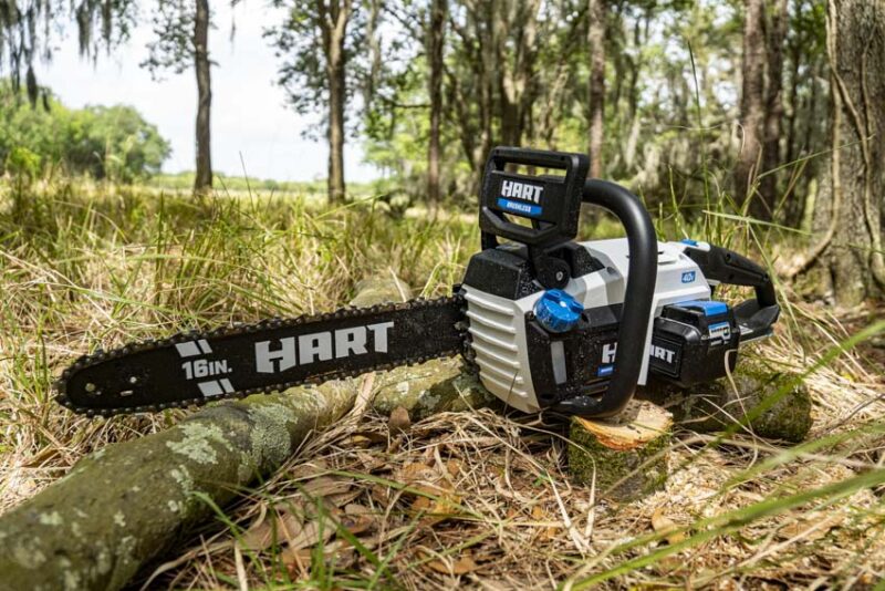HART 40V battery-powered chainsaw